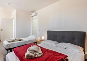 1 habitación, tabla de planchar con plancha, wifi y ropa de cama 