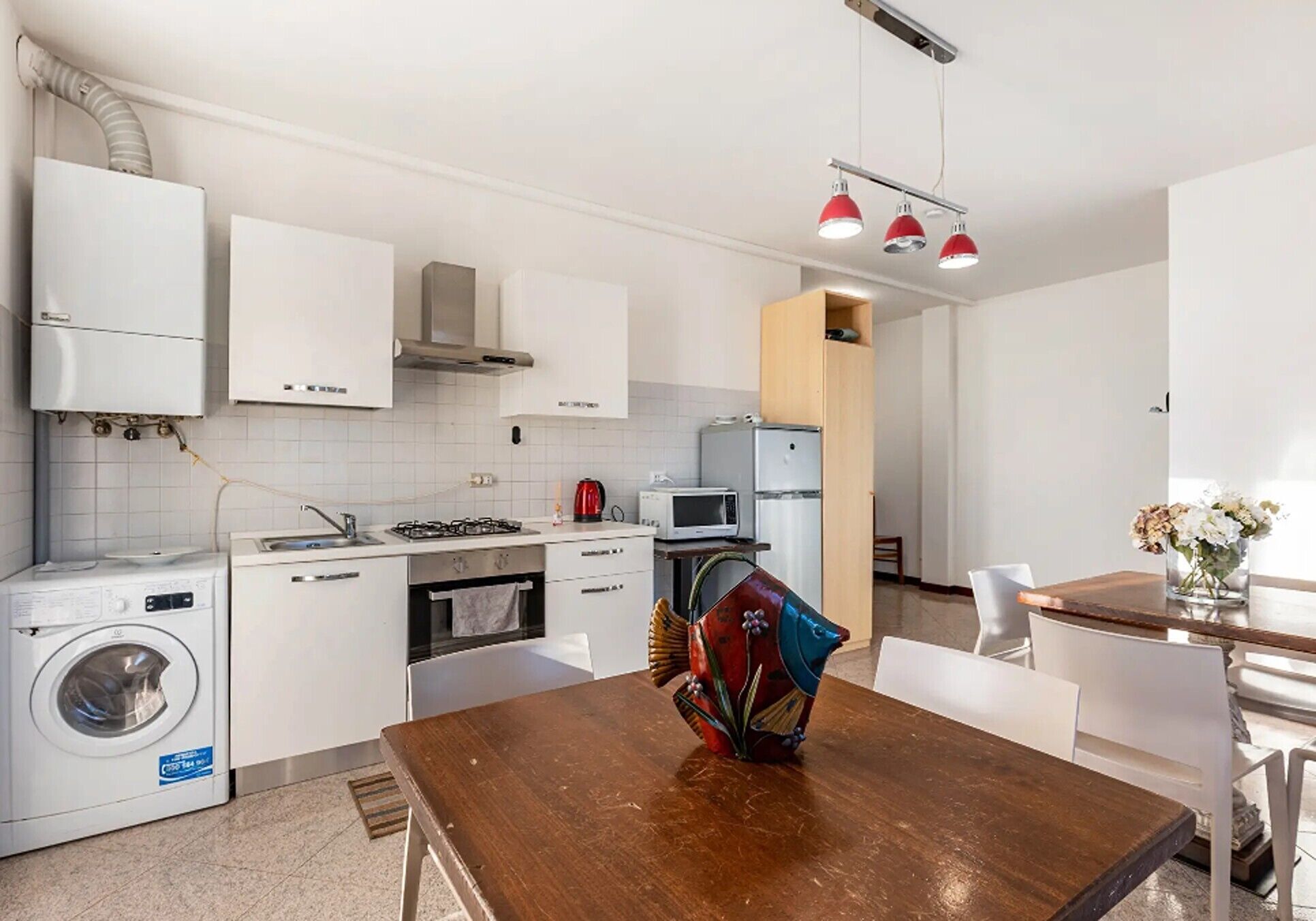 冰箱、微波炉、烤箱、炉灶