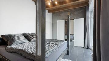 2 bedrooms, WiFi, bed sheets, wheelchair access