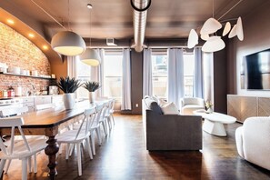 Dining - The Lou Belle Suite: 8 beds/4 baths (Louisville)