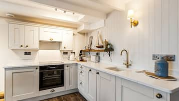 Oven, dishwasher, toaster, cookware/dishes/utensils