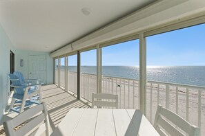 Outdoor dining - Spacious Oceanfront 6-bedroom 2 condo combo in superb Madeira Beach on the Beach (Madeira Beach)