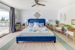 6 bedrooms, iron/ironing board, travel cot, WiFi - Spacious Oceanfront 6-bedroom 2 condo combo in superb Madeira Beach on the Beach (Madeira Beach)