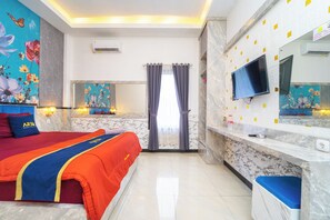 Desk, free WiFi, bed sheets - Hotel Tiara by ARBA (Weleri)