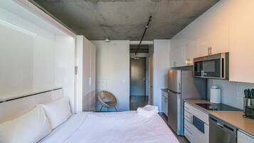 Iron/ironing board, free WiFi