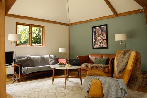 Tollgate Farm Kent complex 9 Bedroom retreat sleeps 25