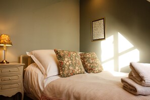9 bedrooms, iron/ironing board, WiFi, bed sheets