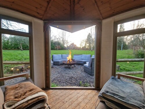 Tollgate Farm Kent complex 9 Bedroom retreat sleeps 25