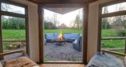 Tollgate Farm Kent complex 9 Bedroom retreat sleeps 25