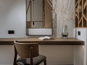 Luxury Double or Twin Room, Garden View | Interior