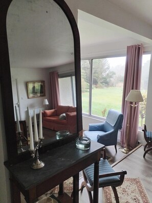 Living area - Charming house set in a landscaped garden close to the sea. (Varengeville-sur-Mer)