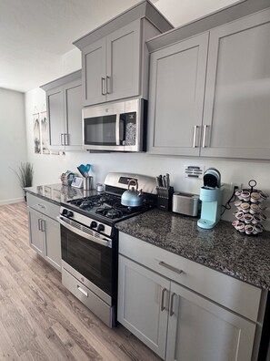 Mikrowelle, Ofen, Herdplatte, Geschirrspüler