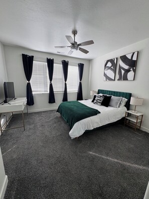 4 bedrooms, iron/ironing board, WiFi, bed sheets
