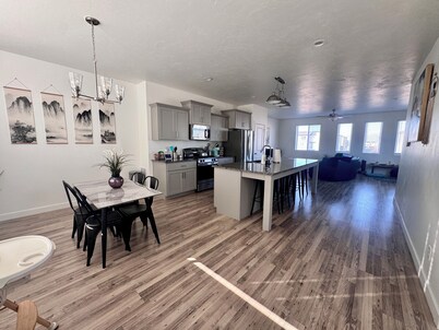Spacious, modern 4-bedroom townhome with AC in beautiful American Fork