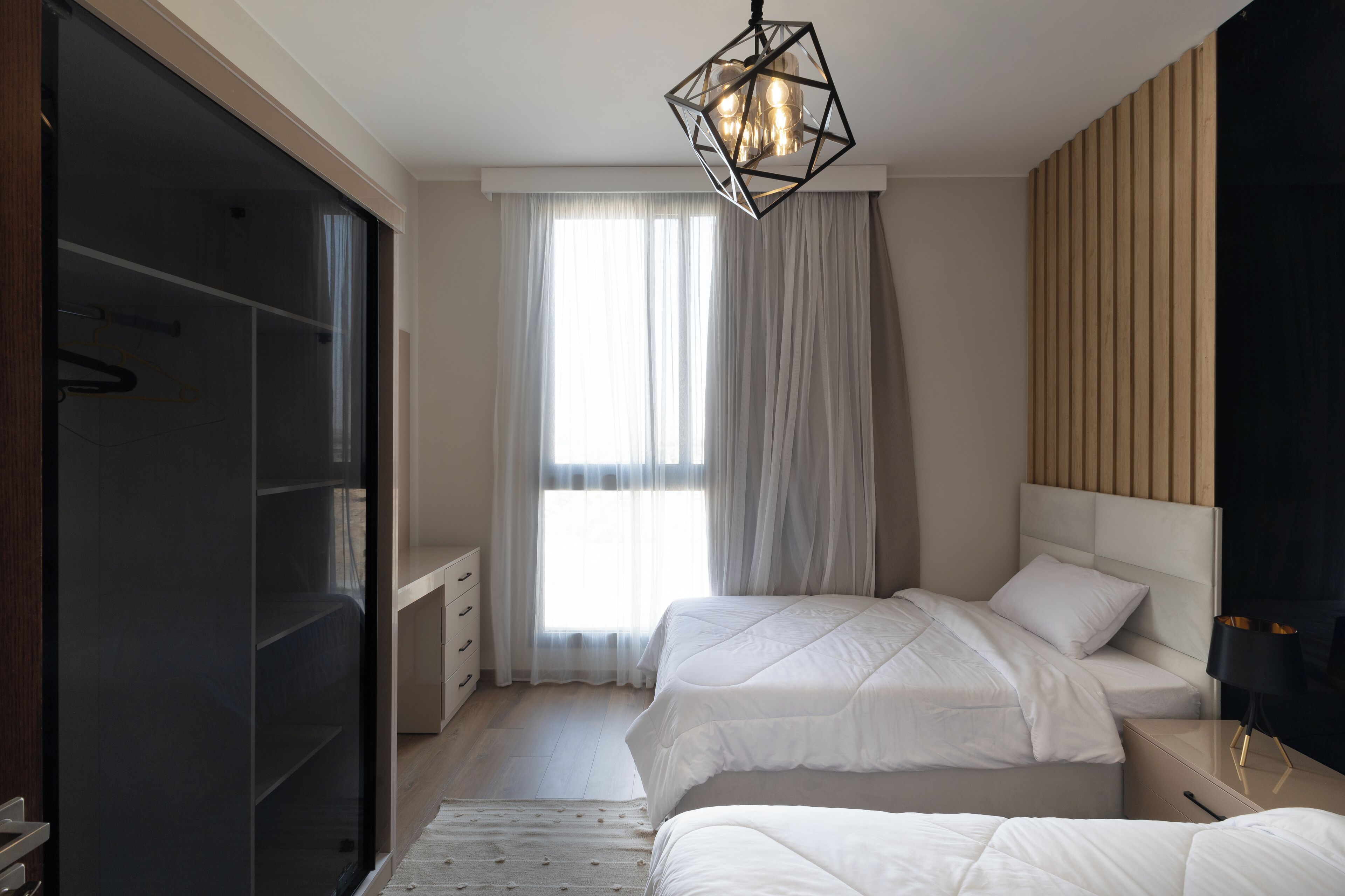 Departamento Confort, 2 habitaciones, vista a la ciudad, piso ejecutivo | Escritorio y espacio para trabajar con laptop 