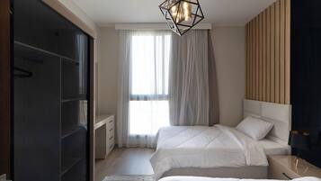 Departamento Confort, 2 habitaciones, vista a la ciudad, piso ejecutivo | Escritorio y espacio para trabajar con laptop