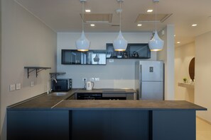 Leilighet – comfort, 2 soverom, byutsikt, executive-nivå | Eget kjøkken | Kjøleskap, mikrobølgeovn, ovn og kokeplater