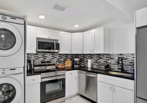 Fridge, microwave, oven, stovetop - La Arboleda (Miami)