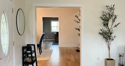 Peaceful 3-bedroom farmhouse in charming Prophetstown