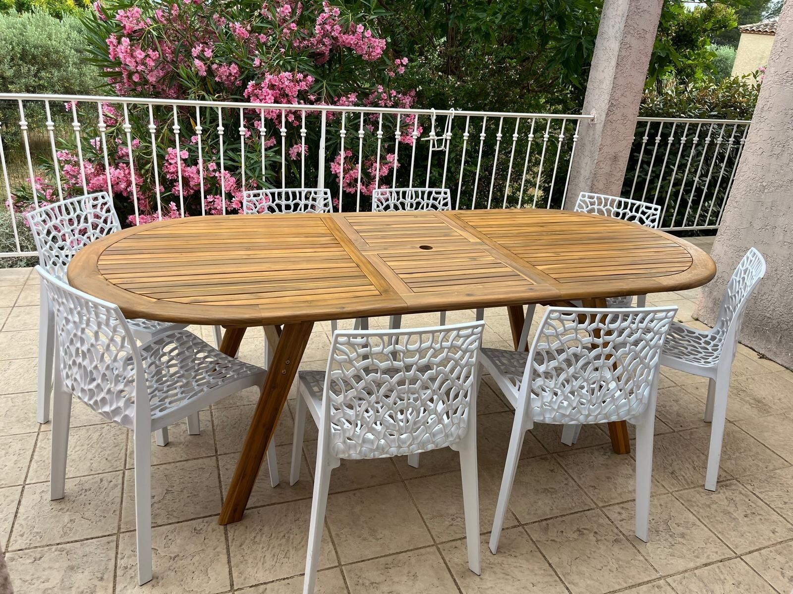 屋外ダイニングエリア