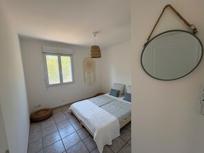 4 habitaciones, tabla de planchar con plancha y internet 