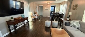 Cozy Roeland Park Cottage - Central Kansas City - Long-Stay Friendly