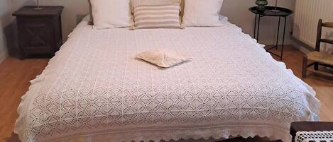 1 chambre, fer et planche à repasser, accès Internet, draps fournis