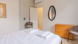 3 bedrooms, iron/ironing board, free WiFi, bed sheets - Villetta D'Oro - Two Bedroom Apartment, Sleeps 4 (Desenzano del Garda)