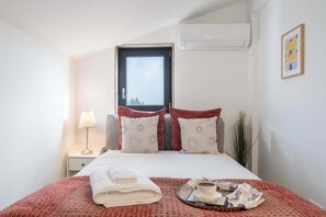 2 camere, ferro/asse da stiro, culla da viaggio, lenzuola