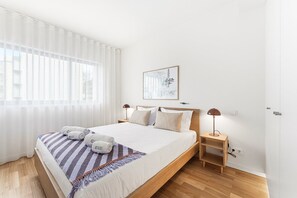 Tabla de planchar con plancha, Internet, ropa de cama