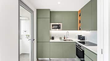 Refrigerador, microondas, horno y lavavajillas