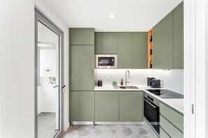 Refrigerador, microondas, horno y lavavajillas 