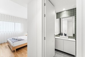 Iron/ironing board, Internet, bed sheets - GuestReady - Seaside Retreat - 4E (Matosinhos)