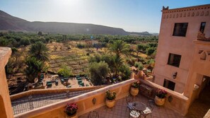 Outdoor dining - KSAR IGHNDA (Assfalou)