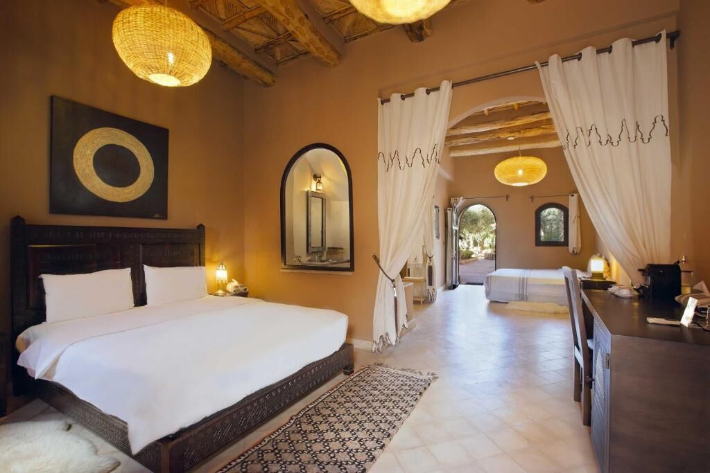 Suite estándar, balcón, vistas al jardín | Caja fuerte, tabla de planchar con plancha, wifi gratis