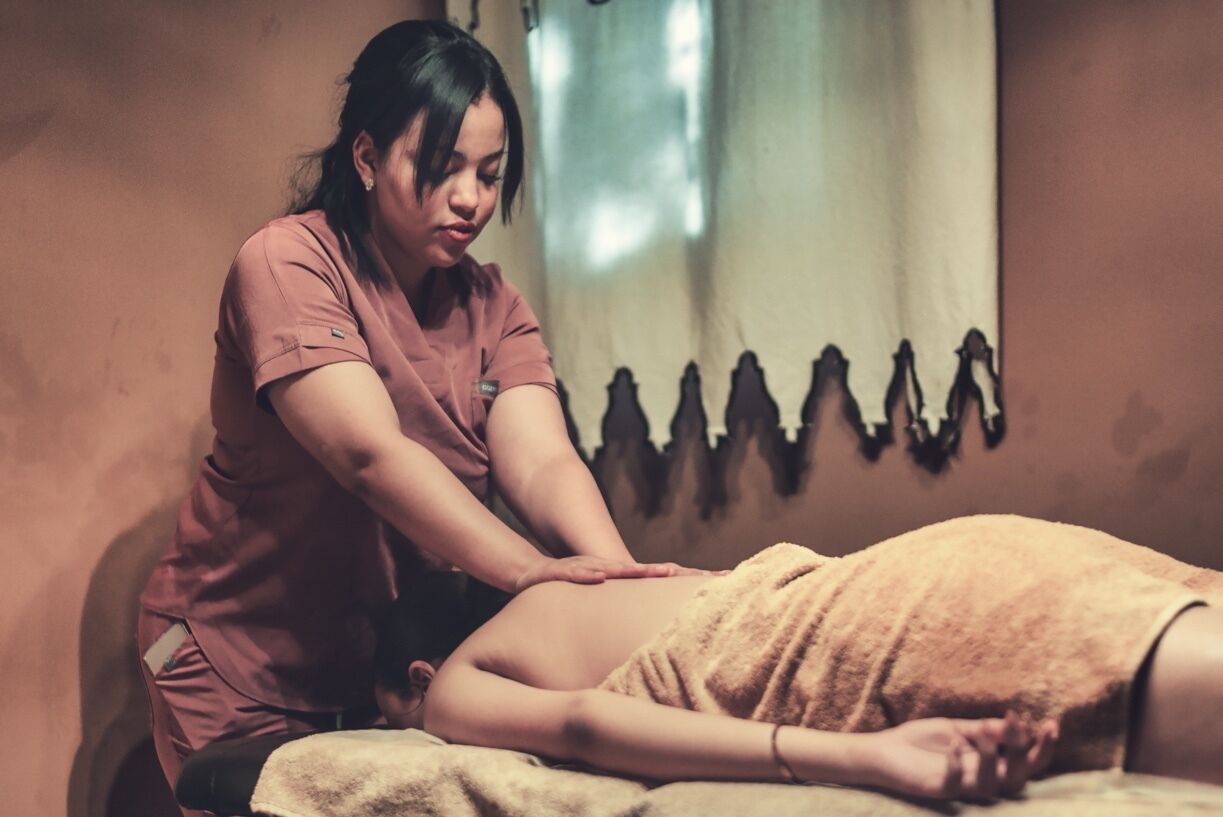 Pemandian Turki/hammam, perawatan tubuh, dan pijat dengan batu panas