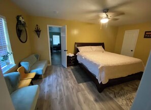 4 slaapkamers, een strijkplank/strijkijzer, gratis wifi, beddengoed