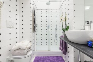 Shower, hair dryer, bidet, towels - ZUCCHELLI ROMAN RESIDENCE (Roma)