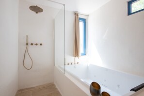 Shower, jetted bath, hair dryer, bidet - Puglia Tradition Villa - by Apulia Hospitality (Puglia)