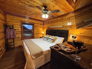 4 bedrooms, iron/ironing board, travel cot, free WiFi - Huge Heated Indoor Pool*Lux Cabin*Hot Tub*Game Room*Fire Pit*Pet Friendly (Sevierville)