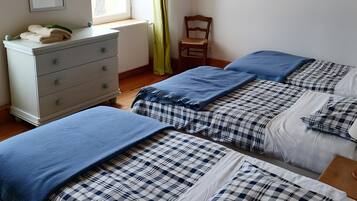 11 bedrooms, WiFi, bed sheets