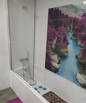 Dusche, Haartrockner, Handtücher