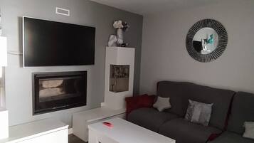 Televisie en een open haard