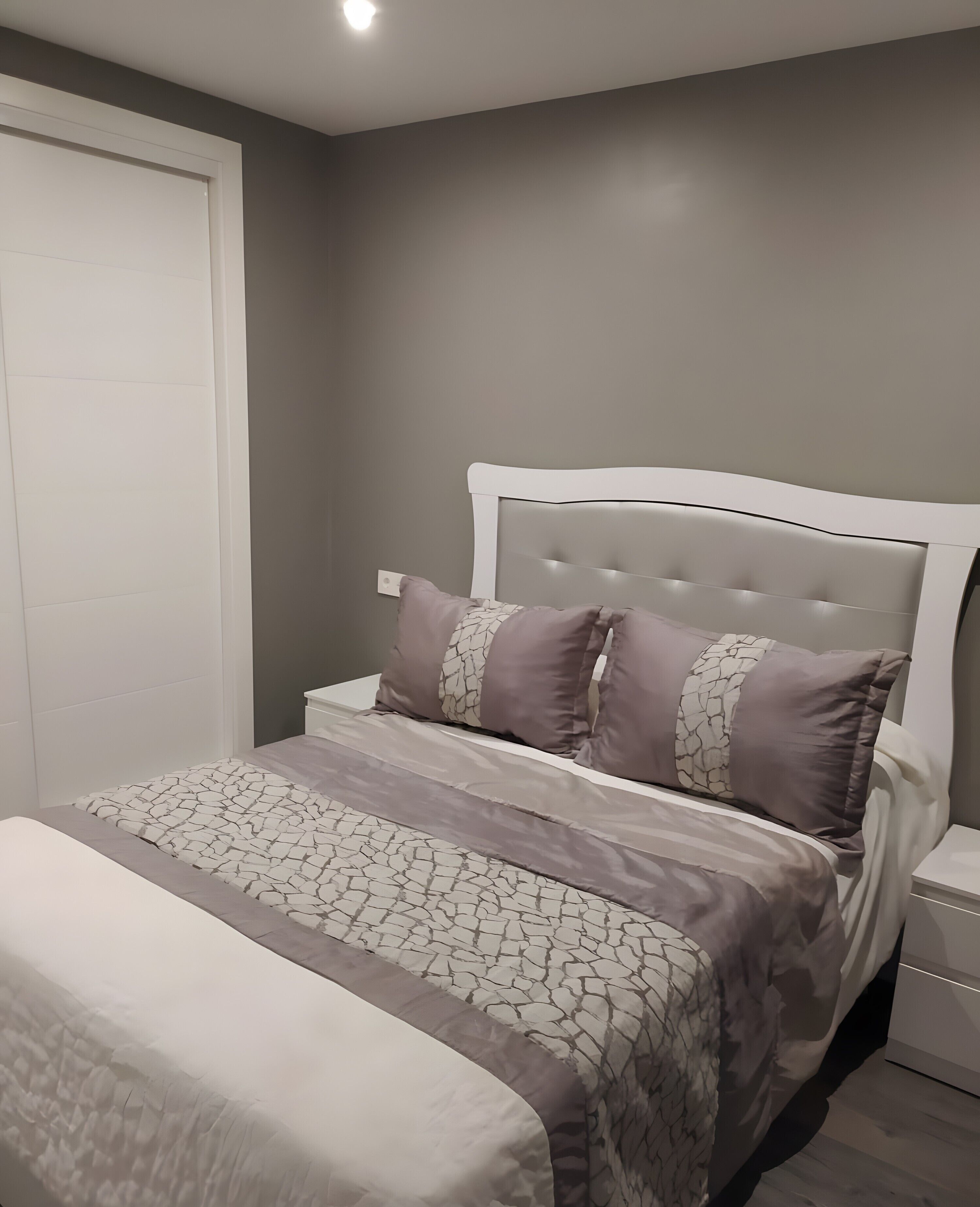 3 室のベッドルーム、アイロン / アイロン台、WiFi、ベッドシーツ