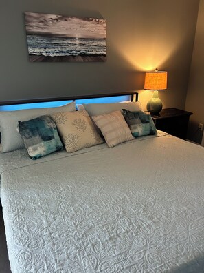 1 bedroom, free WiFi, bed sheets - Cozy 1-bedroom condo in wonderful Cape Canaveral, complex on beach. (Cape Canaveral)