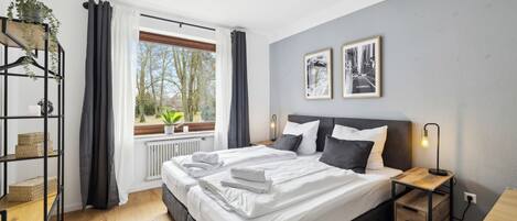 3 Schlafzimmer, Schreibtisch, BĂŒgeleisen/BĂŒgelbrett, Reisekinderbett