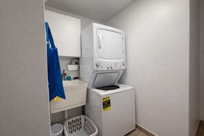 Interior - Playa Casita Beachfront Oasis- 2 bedroom - wifi (Playa Fortuna)