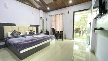 4 bedrooms, WiFi, bed sheets