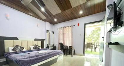 OAKWOOD HOMESTAY BANIKHET