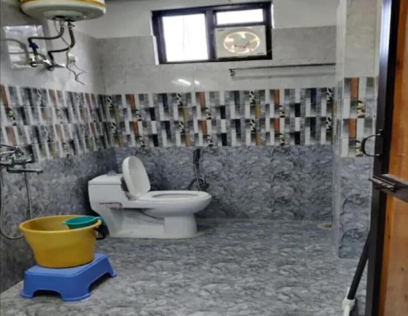 Shower, bidet, towels, soap